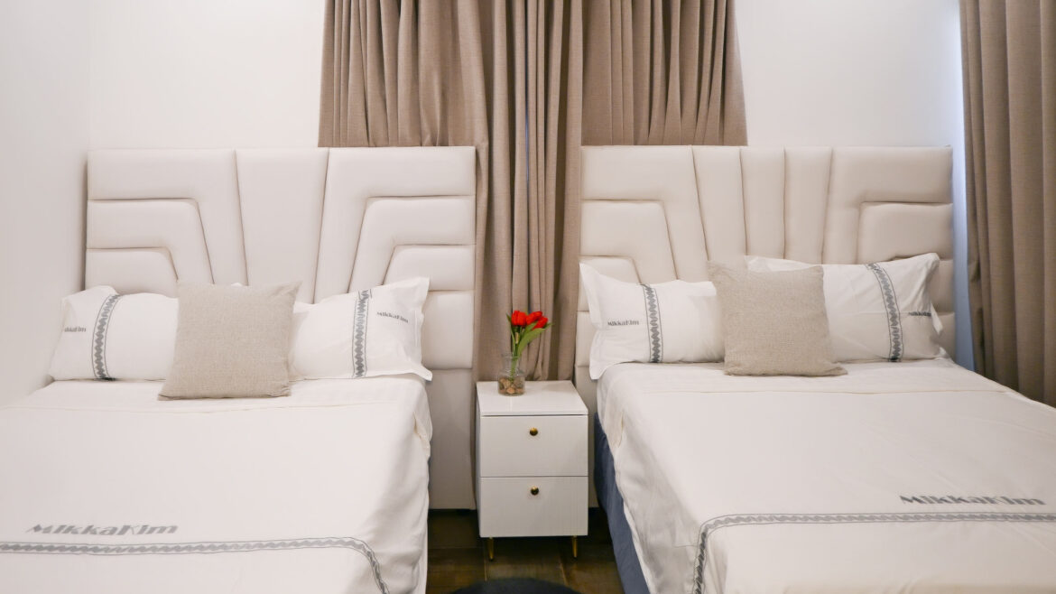 Room 5 (Family Room)